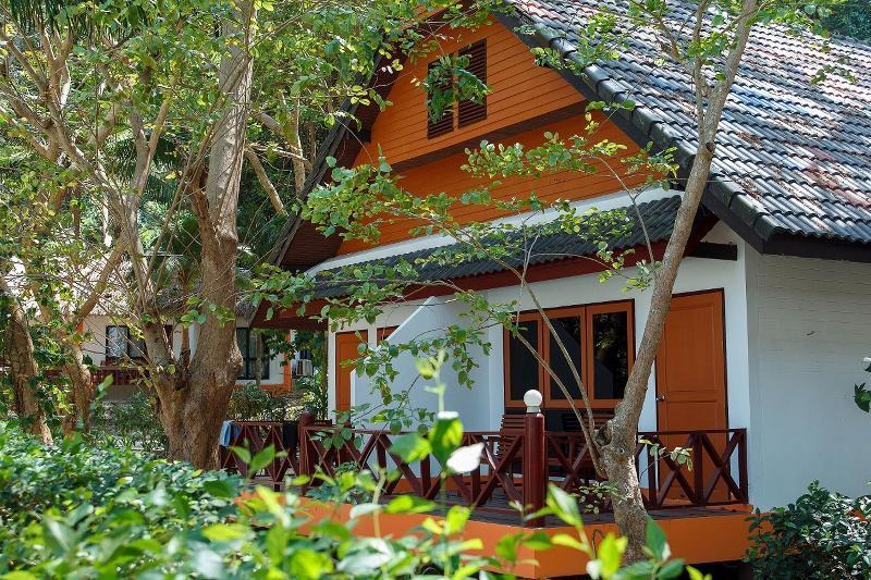 Coral Island Resort Phuket Bagian luar foto
